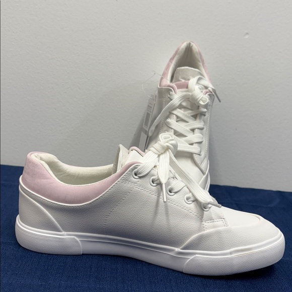 Nautica lounsbury Women\'s Sneakers in White and Soft Pink size 8.5 New shoes